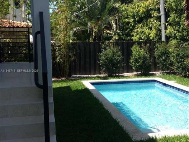 Home for rent at 474 Fernwood Rd 474 - photo 7120995