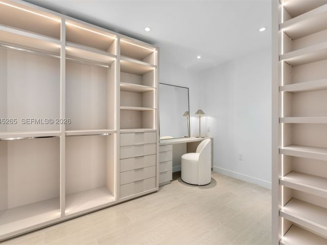 3-bedroom condo for sale in Miami Beach - 500 Alton Rd 2105 - MondialRealty