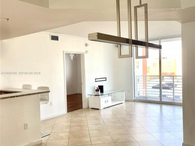 Apartment for rent  Unit #723 - photo 7438588