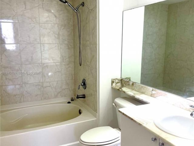 Apartment for rent  Unit #723 - photo 7438597