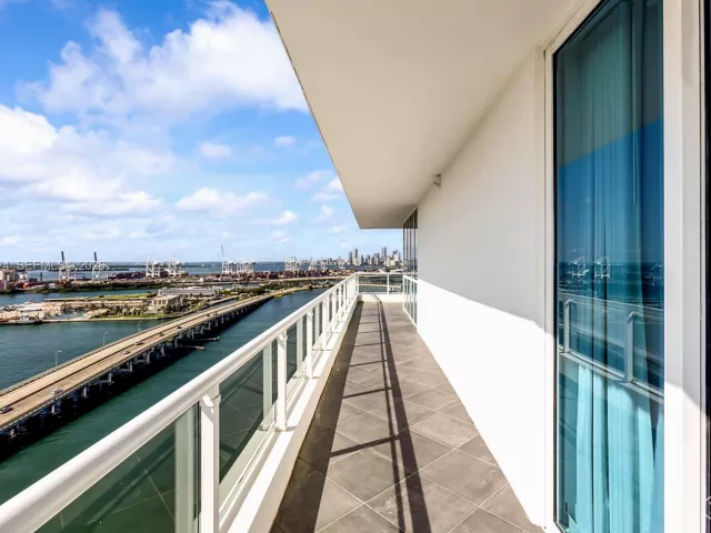 2-bedroom condo for sale in Miami Beach - 540 West Ave 2311 - MondialRealty