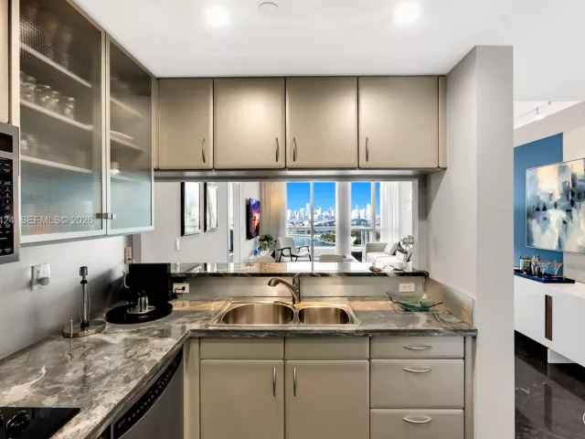 2-bedroom condo for sale in Miami Beach - 540 West Ave 2311 - MondialRealty