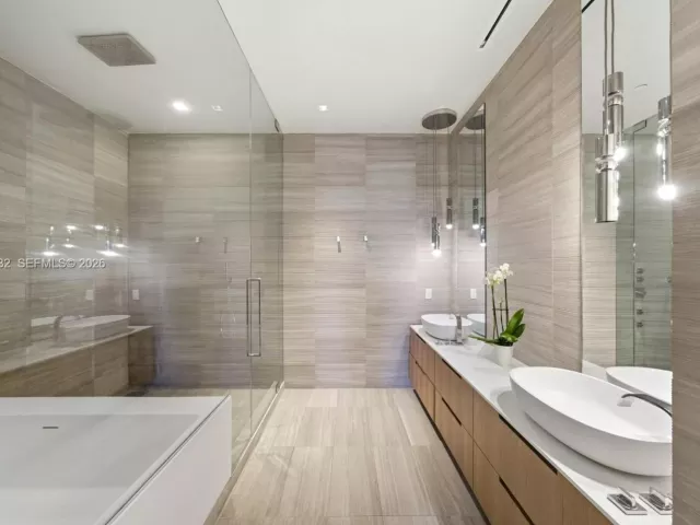 2-bedroom condo for rent in Miami Beach - 4701 N Meridian Ave 304 - MondialRealty