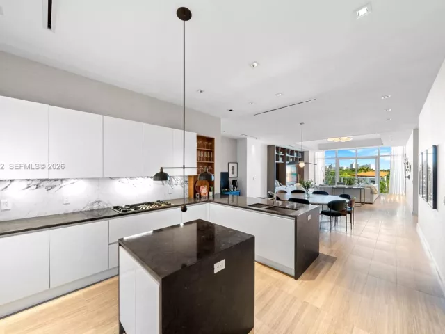 2-bedroom condo for rent in Miami Beach - 4701 N Meridian Ave 304 - MondialRealty