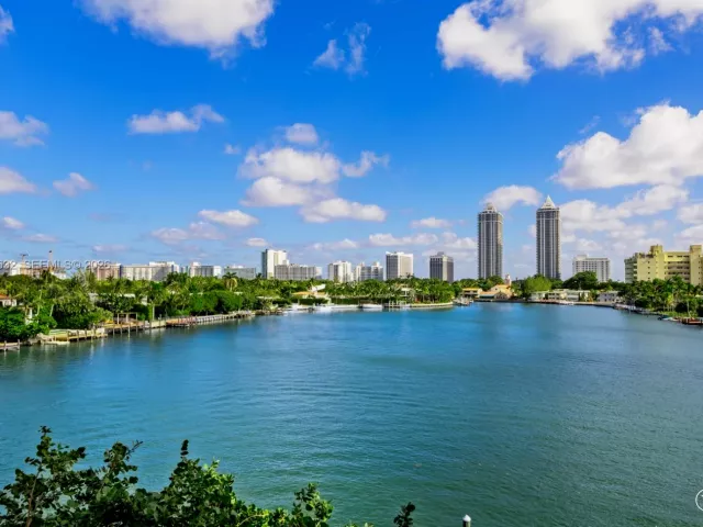 2-bedroom condo for rent in Miami Beach - 4701 N Meridian Ave 304 - MondialRealty