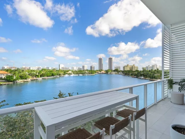 2-bedroom condo for rent in Miami Beach - 4701 N Meridian Ave 304 - MondialRealty