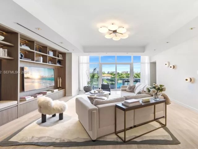 2-bedroom condo for rent in Miami Beach - 4701 N Meridian Ave 304 - MondialRealty