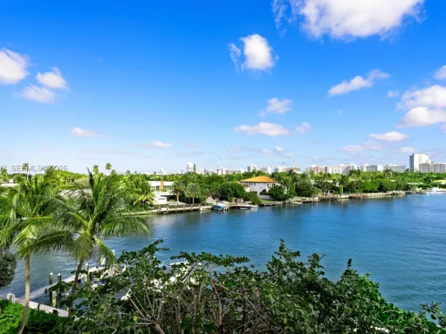 2-bedroom condo for rent in Miami Beach - 4701 N Meridian Ave 304 - MondialRealty
