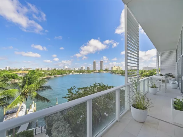 2-bedroom condo for rent in Miami Beach - 4701 N Meridian Ave 304 - MondialRealty