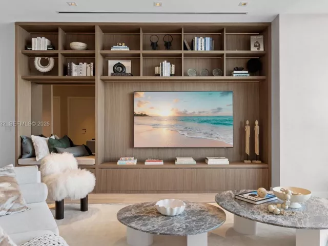 2-bedroom condo for rent in Miami Beach - 4701 N Meridian Ave 304 - MondialRealty