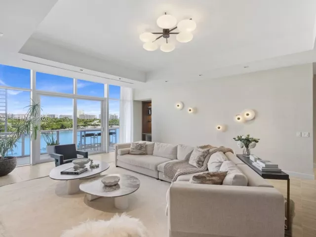 2-bedroom condo for rent in Miami Beach - 4701 N Meridian Ave 304 - MondialRealty