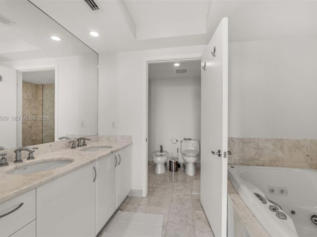 Apartment for sale  Unit #1007 - photo 7121745