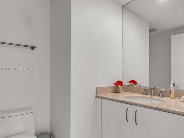 Apartment for sale  Unit #1007 - photo 7121746