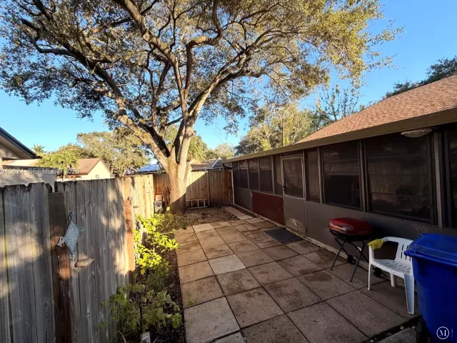 3-bedroom home for sale in Pembroke Pines - 9601 NW 16th St - MondialRealty