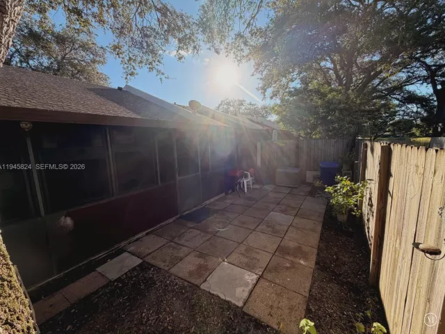 3-bedroom home for sale in Pembroke Pines - 9601 NW 16th St - MondialRealty