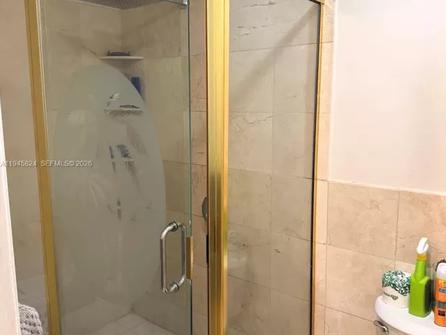 3-bedroom home for sale in Pembroke Pines - 9601 NW 16th St - MondialRealty