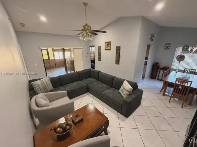 3-bedroom home for sale in Pembroke Pines - 9601 NW 16th St - MondialRealty
