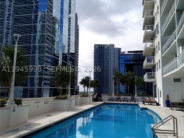 1-bedroom condo for sale in Miami - 1200 Brickell Bay Dr 3708 - MondialRealty