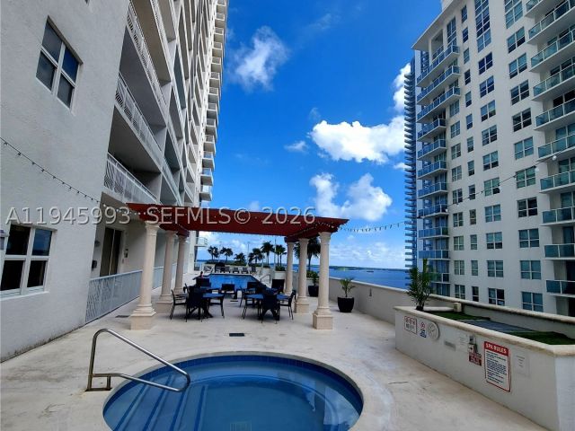 1-bedroom condo for sale in Miami - 1200 Brickell Bay Dr 3708 - MondialRealty