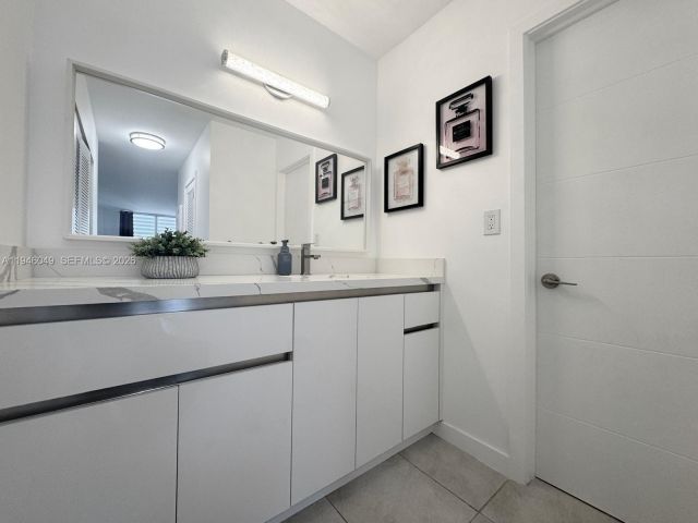 Apartment for sale  Unit #1710 - photo 7128239