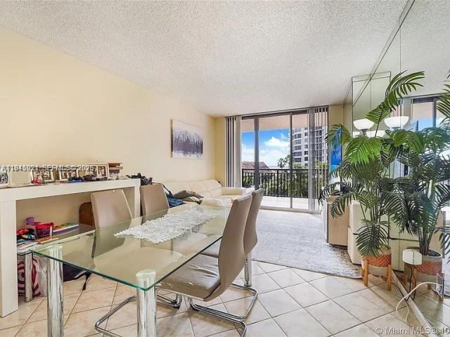 1-bedroom condo for sale in Miami - 540 Brickell Key Dr 603 - MondialRealty