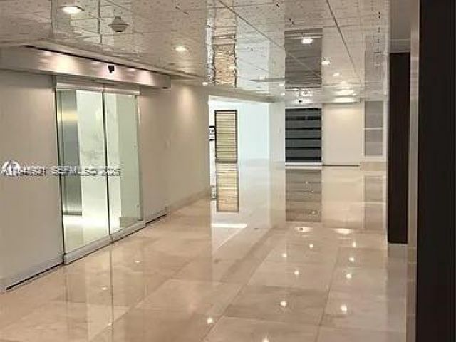 1-bedroom condo for sale in Miami - 540 Brickell Key Dr 603 - MondialRealty