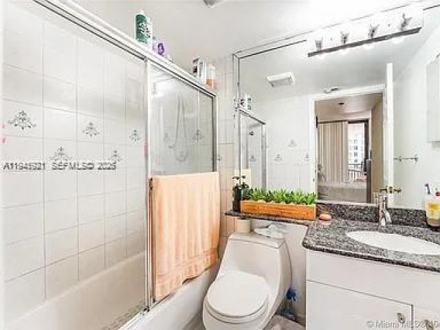 1-bedroom condo for sale in Miami - 540 Brickell Key Dr 603 - MondialRealty