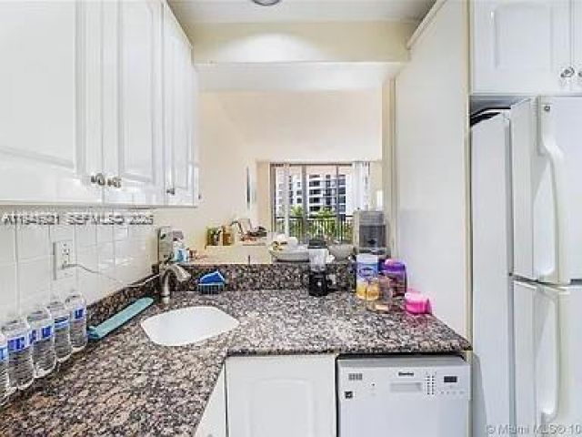 1-bedroom condo for sale in Miami - 540 Brickell Key Dr 603 - MondialRealty