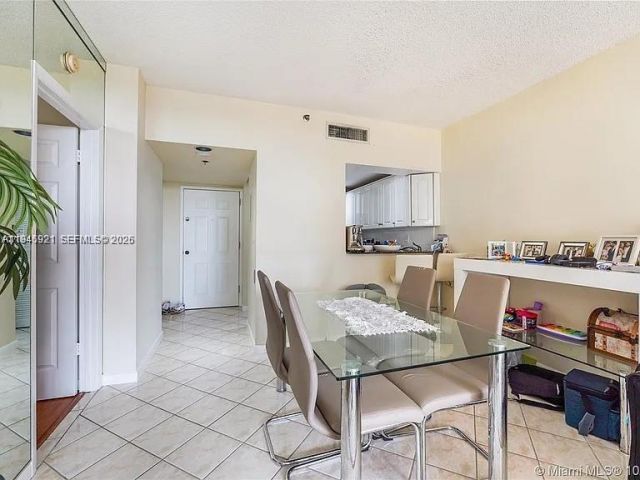1-bedroom condo for sale in Miami - 540 Brickell Key Dr 603 - MondialRealty