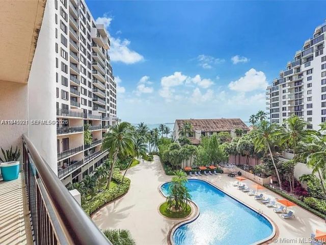 1-bedroom condo for sale in Miami - 540 Brickell Key Dr 603 - MondialRealty