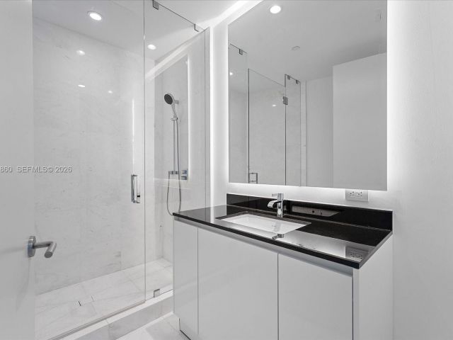 Apartment for rent  Unit #3405 - photo 7169704