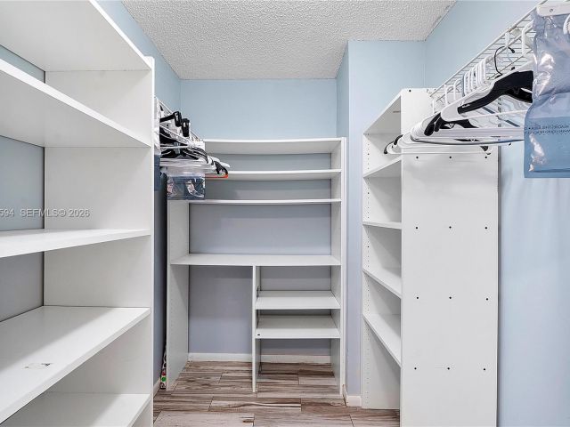 2-bedroom condo for sale in Fort Lauderdale - 520 SE 5th Ave 2512 - MondialRealty