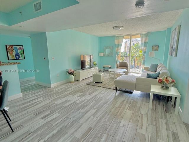 2-bedroom condo for sale in Fort Lauderdale - 520 SE 5th Ave 2512 - MondialRealty