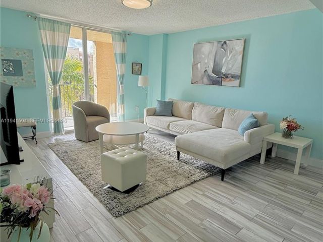 2-bedroom condo for sale in Fort Lauderdale - 520 SE 5th Ave 2512 - MondialRealty