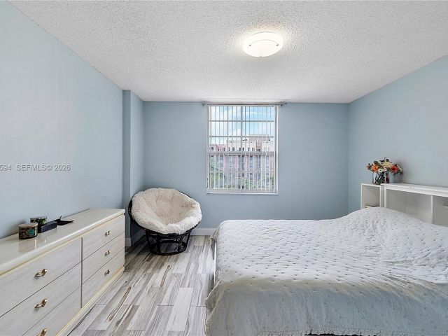 2-bedroom condo for sale in Fort Lauderdale - 520 SE 5th Ave 2512 - MondialRealty