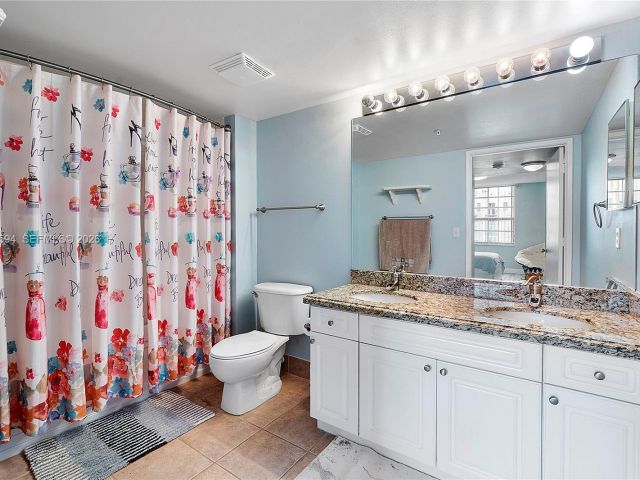 2-bedroom condo for sale in Fort Lauderdale - 520 SE 5th Ave 2512 - MondialRealty