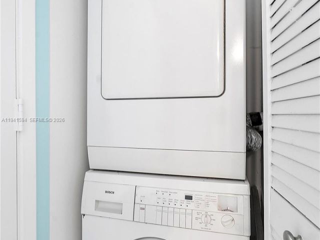 2-bedroom condo for sale in Fort Lauderdale - 520 SE 5th Ave 2512 - MondialRealty