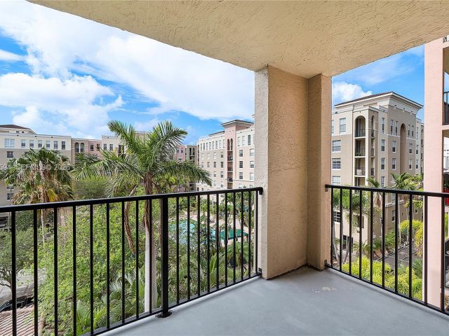 2-bedroom condo for sale in Fort Lauderdale - 520 SE 5th Ave 2512 - MondialRealty