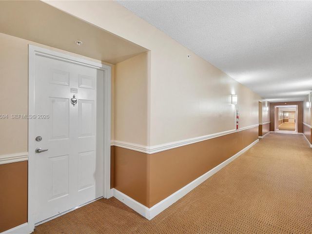 2-bedroom condo for sale in Fort Lauderdale - 520 SE 5th Ave 2512 - MondialRealty