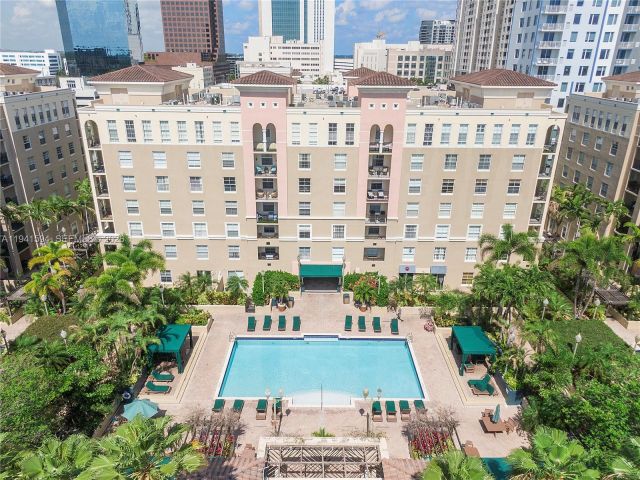 2-bedroom condo for sale in Fort Lauderdale - 520 SE 5th Ave 2512 - MondialRealty