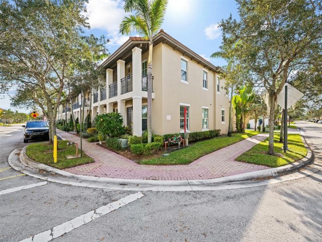 3-bedroom home for rent in Pembroke Pines - 14762 SW 12th St - MondialRealty