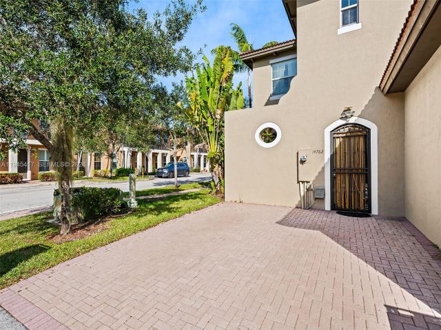 3-bedroom home for rent in Pembroke Pines - 14762 SW 12th St - MondialRealty