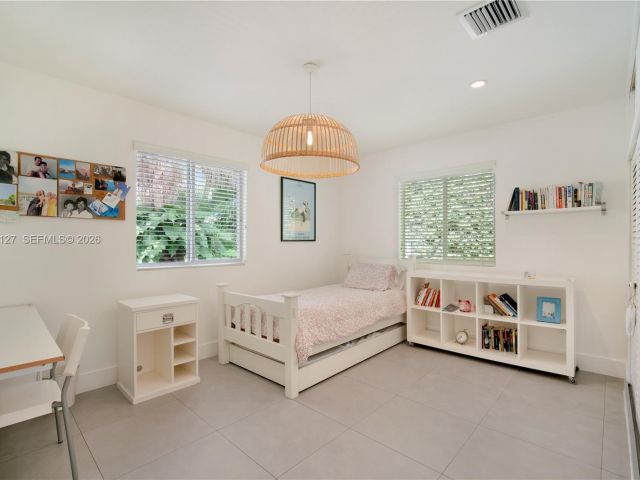 Home for rent at 861 Harbor Dr - photo 7128689