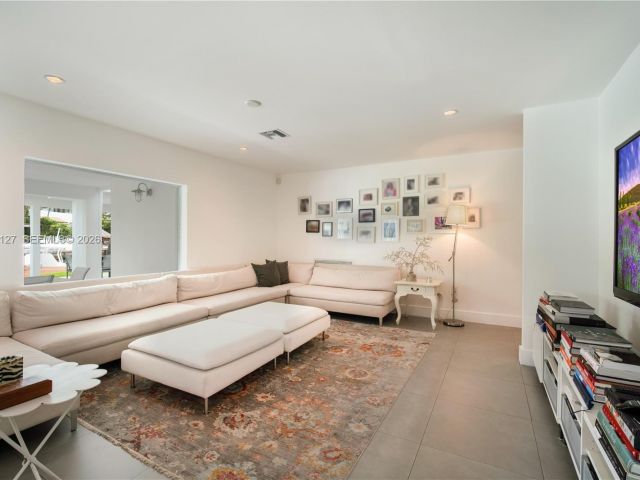 Home for rent at 861 Harbor Dr - photo 7128695