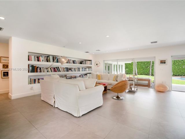 Home for rent at 861 Harbor Dr - photo 7128708