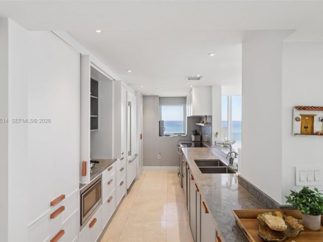 Apartment for sale  Unit #1110 - photo 7131180