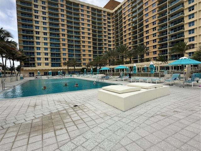 1-bedroom condo for rent in Hollywood - 2501 S Ocean Dr 507 - MondialRealty