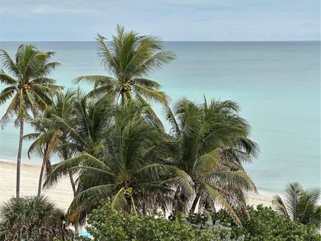 1-bedroom condo for rent in Hollywood - 2501 S Ocean Dr 507 - MondialRealty