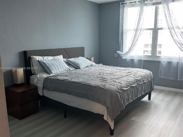 1-bedroom condo for rent in Hollywood - 2501 S Ocean Dr 507 - MondialRealty