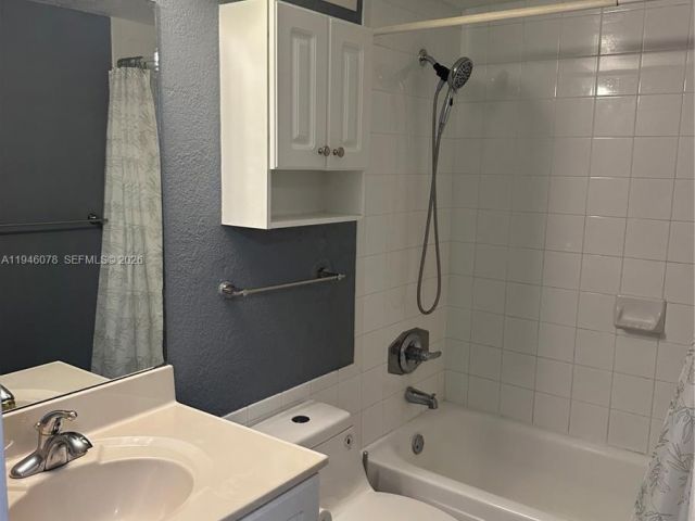 1-bedroom condo for rent in Hollywood - 2501 S Ocean Dr 507 - MondialRealty